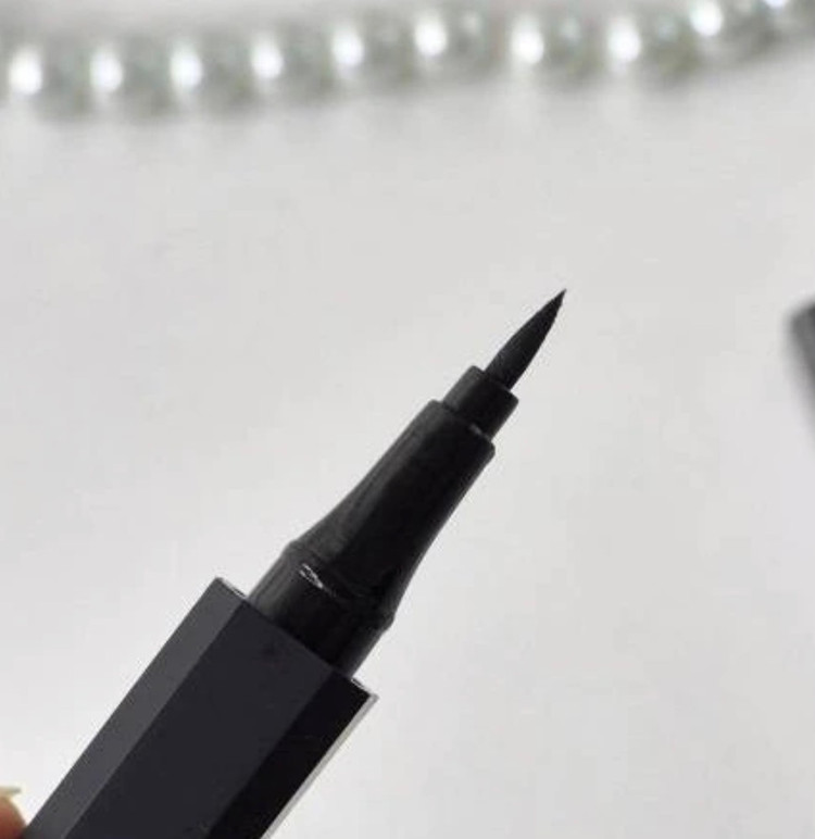 خط چشم مشکی هدی بیوتی